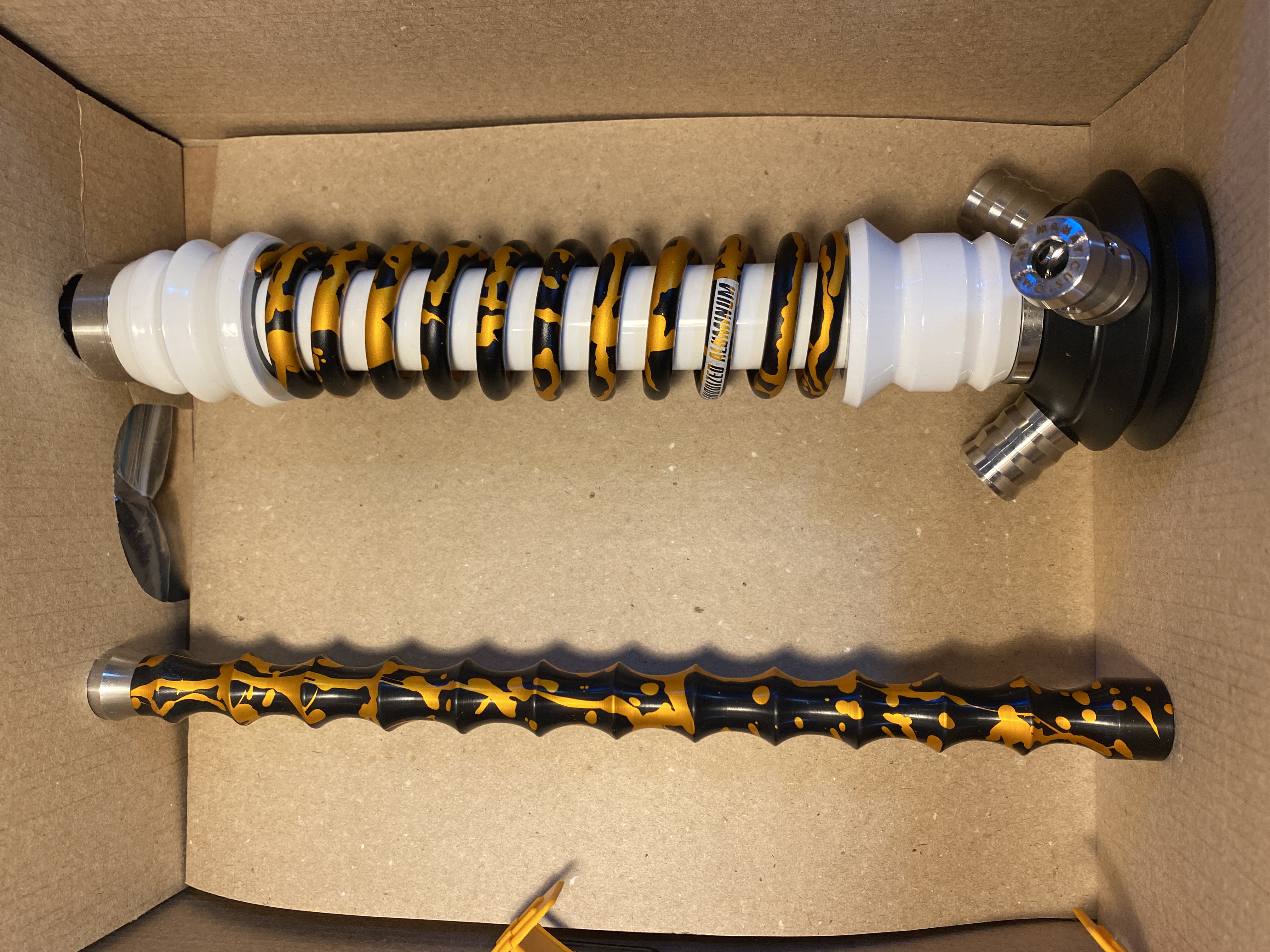 Кальян - Mamay - Coilovers Mini - ( Белая шахта - Черный - золото спираль Анодирование )