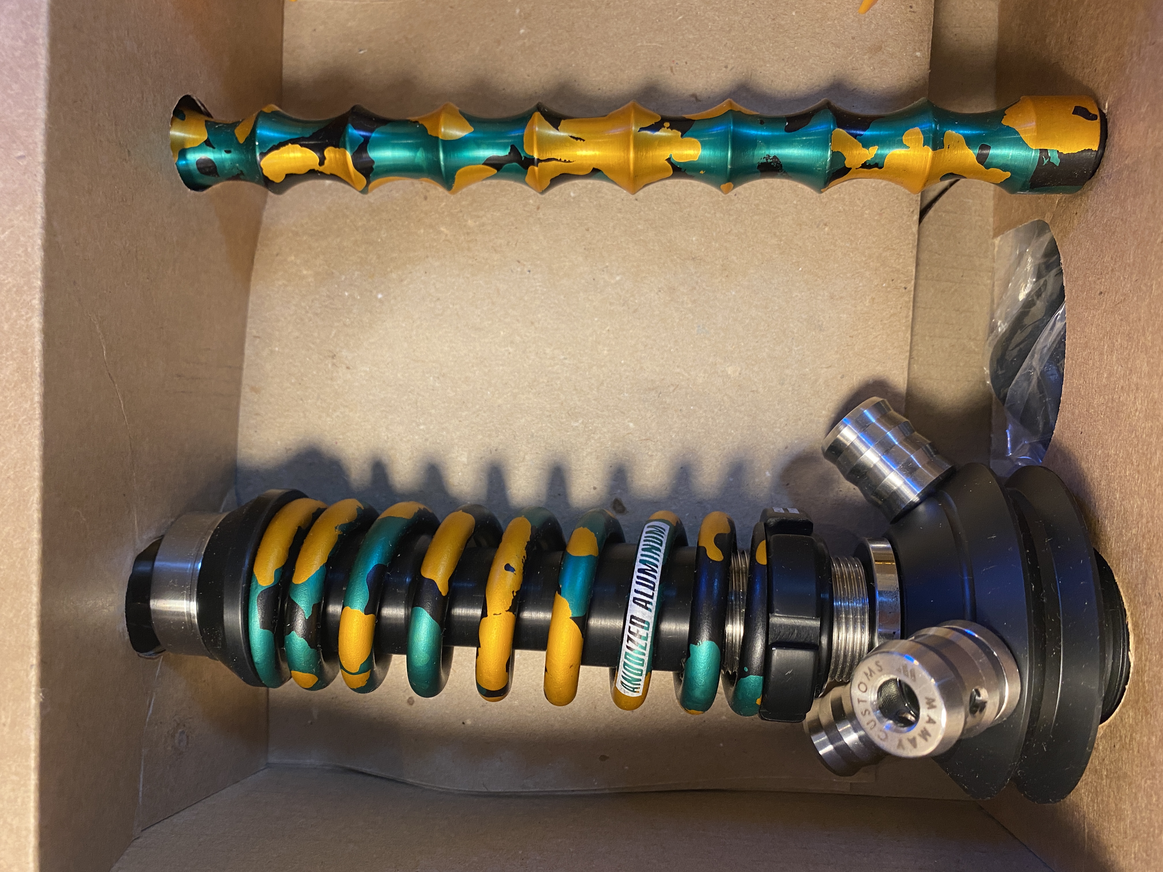 Кальян - Mamay - Coilovers Micro Анодирование - ( Черная шахта - зеленый  черно  золото спираль )